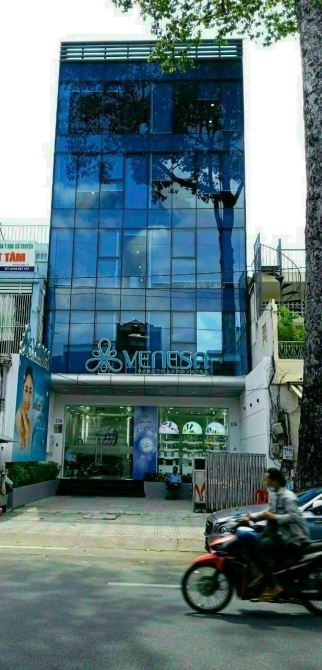 Cho thuê mặt tiền Số 140 Nguyễn Trãi, Quận 5, DT: 5x20m, Hầm 1 trệt 3 lầu - Giá 100 triệu.