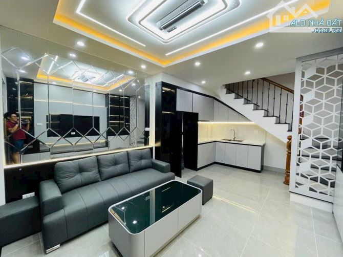 Bán nhà riêng Hoàng Mai 39m 5 tầng gần ô tô chỉ 7,6 tỷ