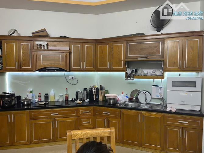 Bán nhà Mễ Trì 45m2 dân xây bếp rộng nhà thoáng gần chợ, trường học 7,95 tỷ