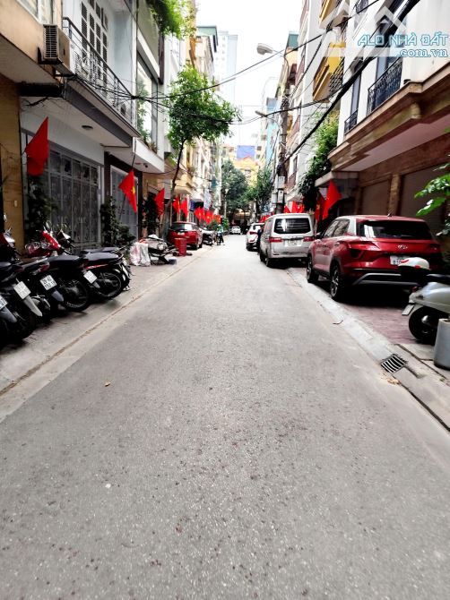BÁN NHÀ TRẦN QUỐC HOÀN 55m2. GARA Ô TÔ, 2 Ô TÔ TRÁNH ĐỖ NGÀY ĐÊM TRƯỚC NHÀ