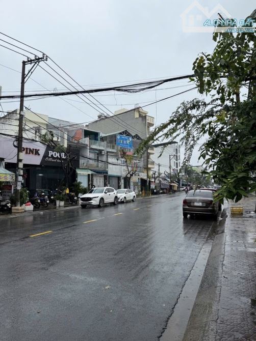MẶT TIỀN - GẦN CHỢ TÂN TRỤ - NGANG KHỦNG 11M - GIÁ HƠN 10 TỶ