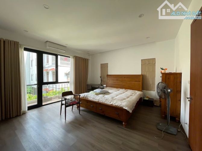 BÁN NHÀ BIỆT THỰ 122m2 NGUYỄN SƠN- Ô TÔ ĐỖ CỬA. HOA HẬU. MT 6M. HƠN 18 TỶ