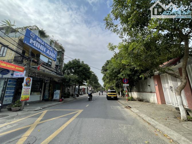 Cần bán lô Góc đường Đông Kinh Nghĩa Thục. DT 158m2.