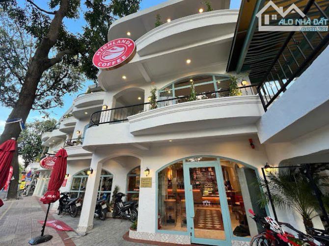 Siêu vị trí - MT Nguyễn Thị Minh Khai, Quận 3 - DT 9 x 19m - cấp 4 - HĐT 180 tr/th - giá b
