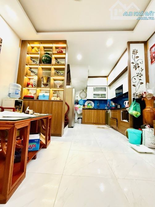Nhà Đẹp Mỹ Đình 40m x 5T, MT 4m,  KD, ngõ thông, Gần Ô Tô, NT đẹp, 9.5 Tỷ