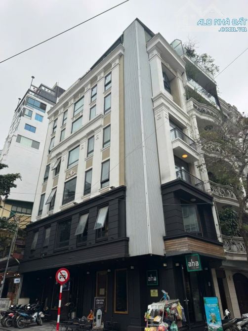 Cần bán nhà lô góc phố Liễu Giai, Quận Ba Đình. DT Sổ 105m2 x 6T, MT 6,5m. Đường ôtô tránh