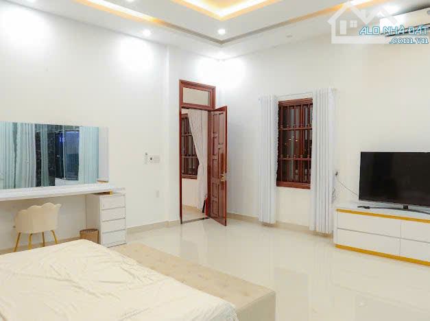 Bán Homestay 4 Tầng Mặt Tiền Hàn Mạc Tử