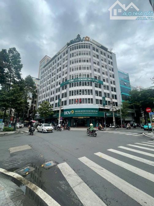 Cần bán nhà MT Nam Kỳ Khởi Nghĩa, P. Nguyễn Thái Bình, Q1. DT: 8x26m, 2 Hầm 7 tầng.