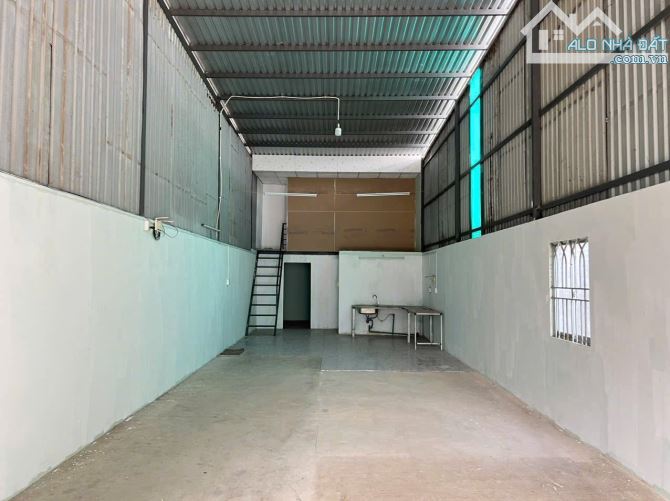 Bán nhanh kho xướng 107,5m2, cò 2PN, SHR, Tân Thạnh Đông, Giá chỉ 720tr.