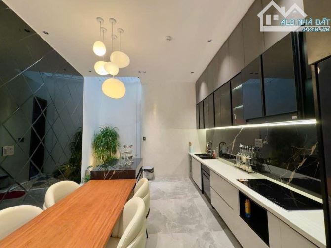 Cho thuê căn nhà đẹp đường Trần Đình Đàn quận Sơn Trà Đà Nẵng gần biển giá 40tr
