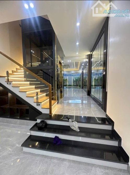Bán nhà mặt đường thang máy mặt đường Dân Lập , Lê Chân - DT 135m - Mt 5m