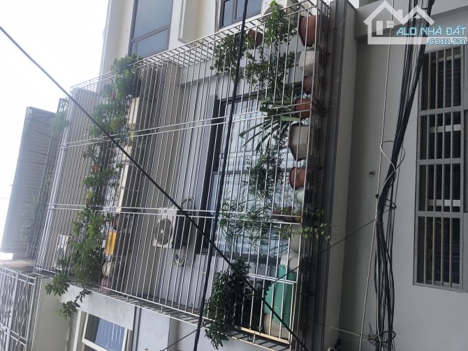 Bán nhà phố Thạch Bàn 45m2 4 tầng mặt tiền rộng, ô tô thông, giá chào 8,99 tỷ