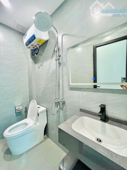 Bán nhà 4 tầng xây mới trong ngõ Thiên Lôi, oto đỗ trong nhà