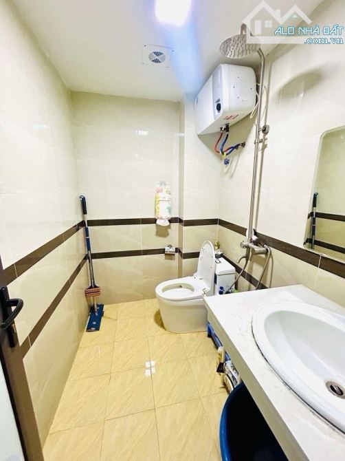 Hiếm Có - Nhà Lạc Long Quân, Full Nội Thất,37m2, MT3.9m, Gần Ô Tô, Chỉ 7.9 Tỷ