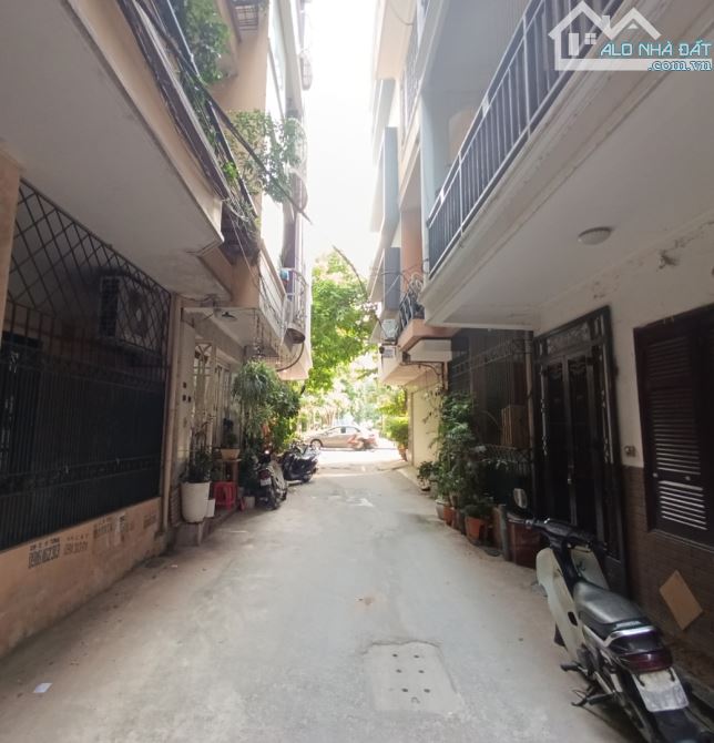 Nhà 7 tầng Đống Đa, gara để 2 ô tô, 10m ra phố, công viên cạnh nhà
