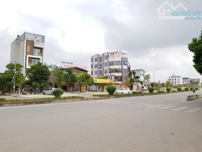 Bán đất mặt đường Lê Hữu Tựu Xã Phúc Thịnh ( Nguyên Khê ) đường 2 làn 40m, vỉa hè 8m.