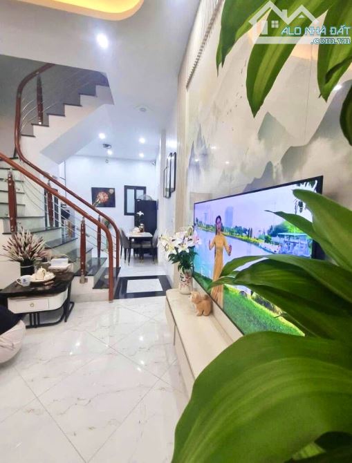 Sổ vuông mặt tiền 4m, full đồ ngã tư Minh Khai Chợ Mơ- 34m- 6 TỶ 42