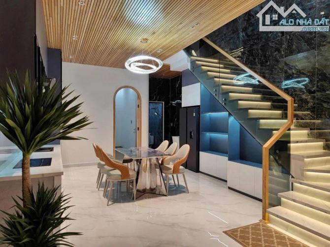 HIẾM ! SÁT CẦU NGUYỄN TRI PHƯƠNG–NHÀ 3 TẦNG FULL NỘI THẤT CAO CẤP–GIÁ TỐT NHẤT HÒA XUÂN