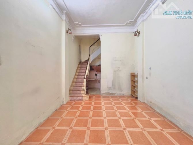 27m2 Trung tâm Hoàn Kiếm , Vị trí đẹp , Ngõ Rộng Thoáng gần phố, Giá Tốt trong khu vực
