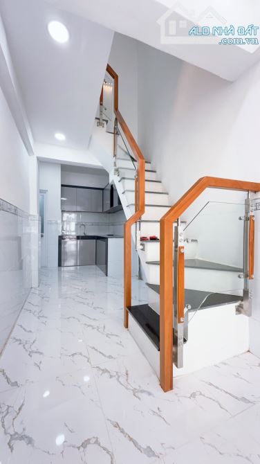 💥🏠🚘QUẬN 6, MORNING ĐỖ CỬA, MỚI ĐẸP,NHỎ XINH SÁT MẶT TIỀN, 26M2,2TẦNG, NỞ HẬU, NHỈNH 2TỶ