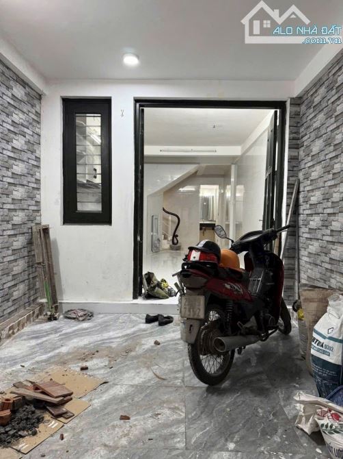 Cho thuê nhà ở nhóm 7 người Bùi Xương Trạch, 5 tầng, 40m2, 4 ngủ, 5 vệ sinh, 12 Triệu