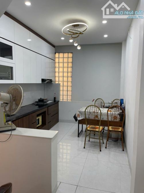HIẾM – NHÀ ĐẸP CHÙA VUA – 47M² – 5 TẦNG – CÁCH PHỐ 50M – OTO 10M 🚗✨  📌 Thông tin nổi bật