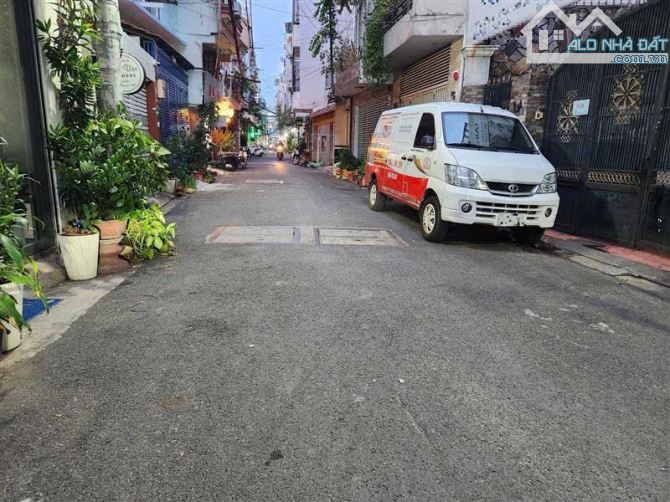CHỈ NHỈNH 6 TỶ - Ô TÔ ĐỖ CỬA - 100M2 - NGAY LÊ QUANG ĐỊNH BT