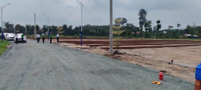 Bán cặp đất 5x48m gần Becamex Chơn Thành. Giá 490 triệu. SHR có bớt lộc
