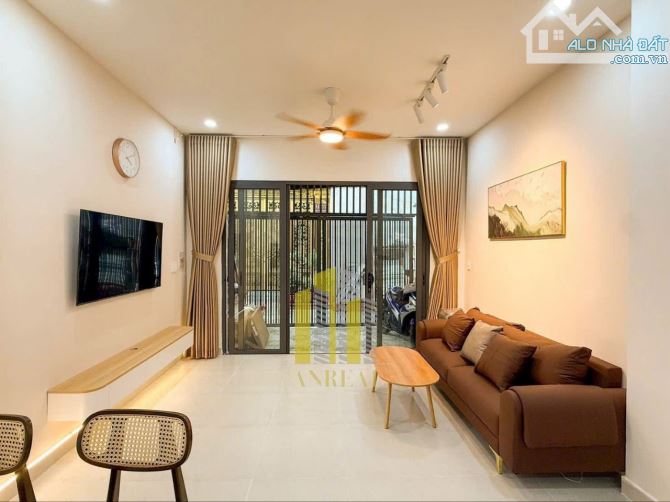 Nhà Hiện Đại Full Nội Thất Mới 2PN Gần Vòng Xoay Trần Não Giá 16 Triệu
