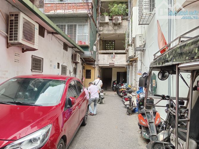 Bán tập thể nghĩa tân 80m x 3 ngủ, gần ĐH Sư Phạm, vào ở ngay.
