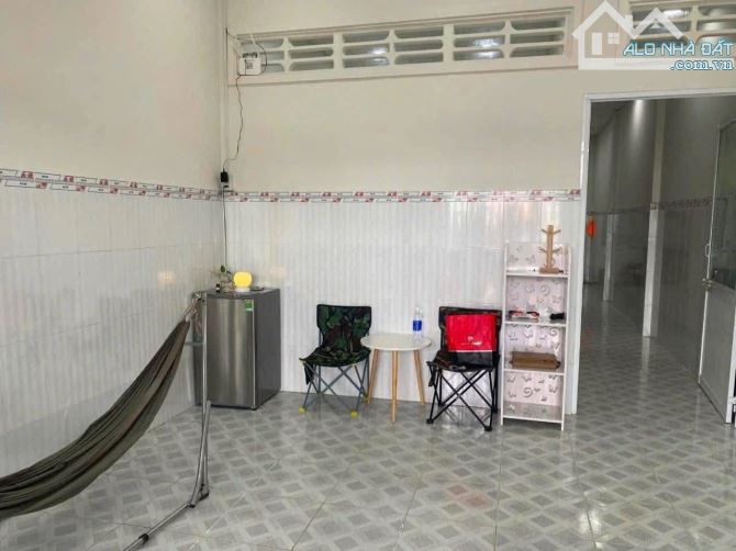 950TR Hàng chuẩn sổ hồng riêng ngay Bà Điểm cần bán gấp căn nhà 70m2