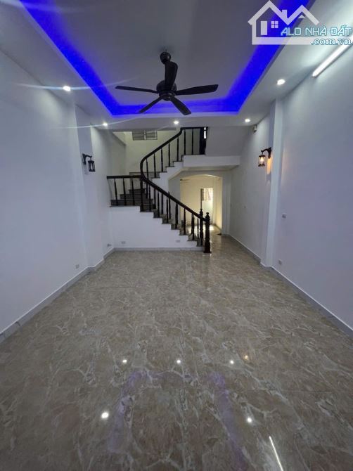 Nhà phố Ngũ Nhạc, 50m2 x 5 tầng, cách oto đỗ 15m, ngõ nông thoáng sáng, cho thuê dòng tiền