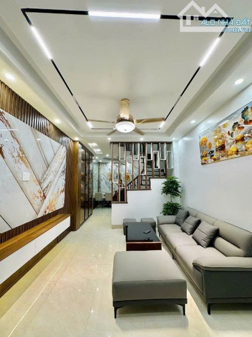 Bán nhà phố Tân Mai 40m², 4 tầng, 4pn, ô tô đỗ cửa, full nội thất giá 9.85 tỷ