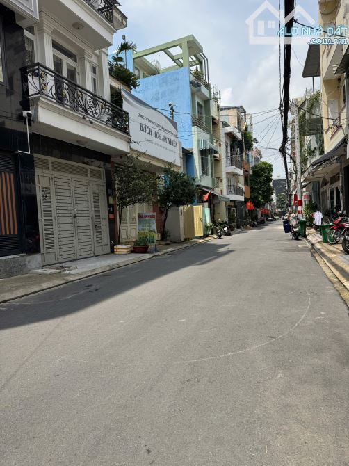 bán gấp nhà hẻm 8m ngay Hoàng Hoa Thám, DT: 6,5X21m--GPXD: hầm 7 tầng--đơn giá chỉ 153 tr/