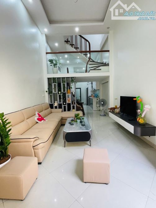 Bán nhà ngõ 132 Xuân Thủy, Cầu Giấy, 43m2, 6 tầng, ngõ thông, ô tô gần, full đồ, 9.99 tỷ