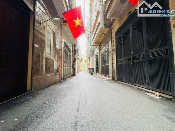 Bán gấp nhà đẹp Khương Đình 38m 5 tầng, ngõ thông, nông, rộng ô tô đỗ, giá siêu rẻ 8.2 tỷ