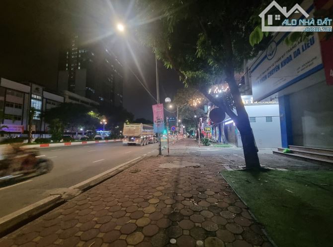 Bán nhà mặt phố Hoàng Quốc Việt, vỉa hè 10m, kinh doanh đỉnh cao, đối diện đại học