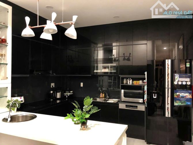 Góc 2 Mặt tiền khu Phan Xích Long - 131A Hoa Lan, Q.Phú Nhuận. 4m x 16m, Giá 26,5 tỷ
