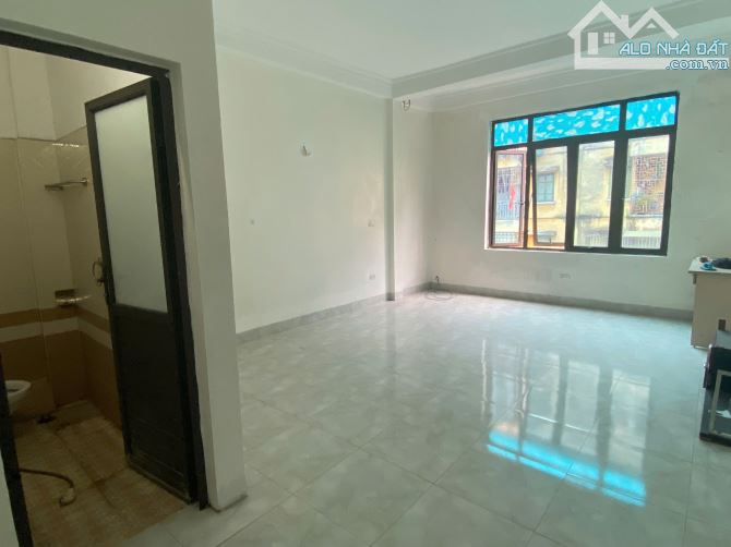 Cho thuê nhà phân lô Đền Lừ, 6 tầng x 40m2, 17 triệu Vp, KD, kho
