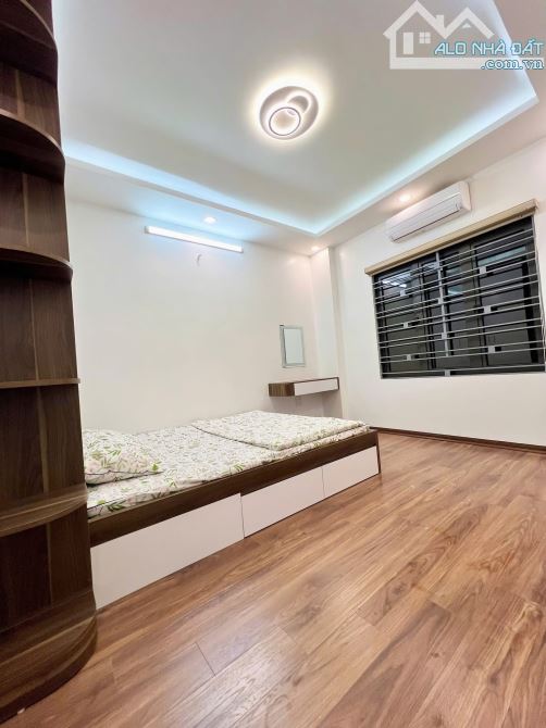 Bán nhà 36 Dịch Vọng Hậu, nhà mới đẹp 5 tầng