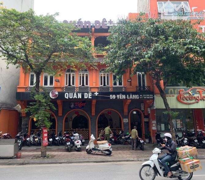 Cho thuê nhà mặt phố Hàng Cót , 200m2 x 5 tầng , mt 17m , thang máy , thông sàn .