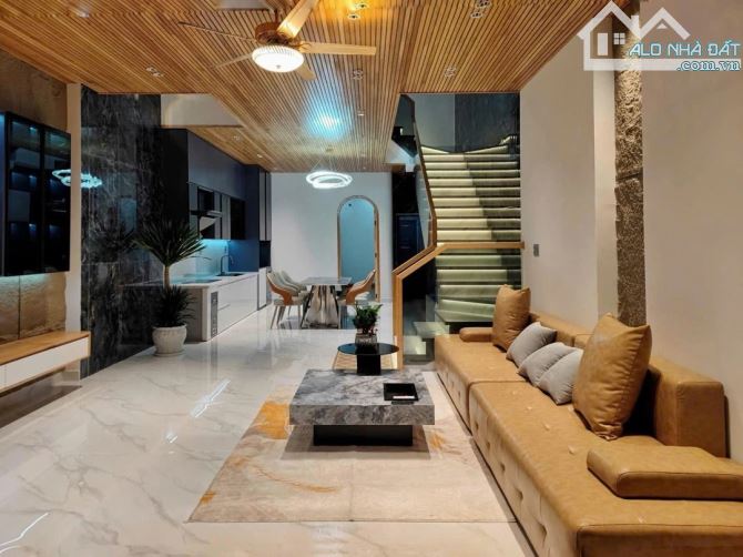 Bán nhà 3 tầng đẹp, full nội thất – 5 phòng ngủ – Nguyễn Quang Diệu, Hòa Xuân, Cẩm Lệ