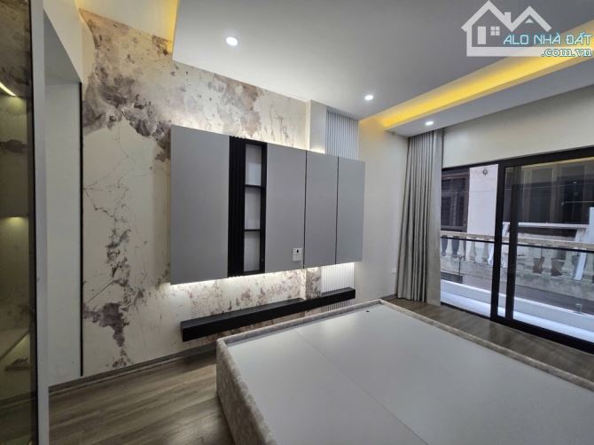 BẠCH MAI-TT HAI BA TRƯNG-CỰC HIẾM-PHÂN LÔ CÁN BỘ-DÂN XÂY CHẮC CHẮN-2 MẶT NGÕ THOÁNG TRƯỚC