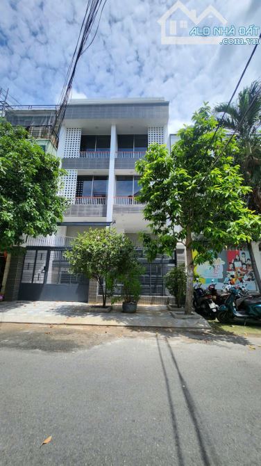 BÁN GẤP BIỆT THỰ MẶT TIỀN CƯ XÁ CHU VĂN AN, BÌNH THẠNH - NHÀ MỚI, CAO CẤP!