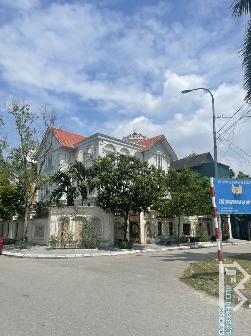 cầu bươu lô góc 370m mt36m 4tầng Thô,đẳng cấp xây lâu đài,Kinh doanh,tiềm năng