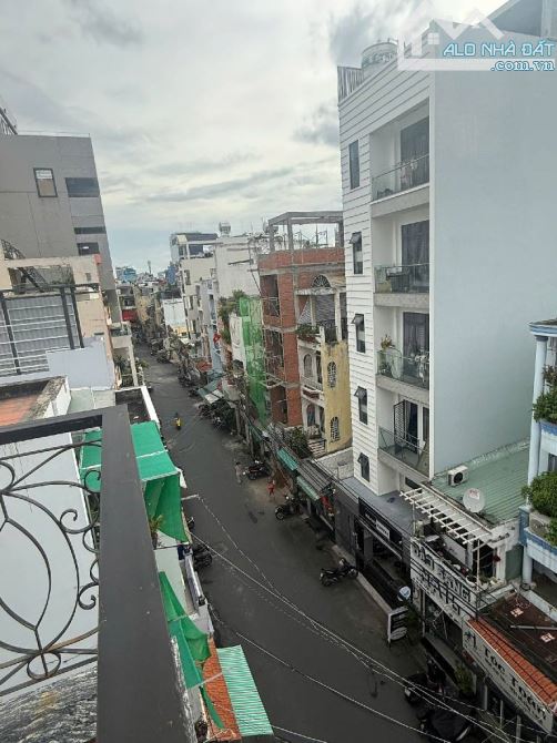 Hơn 8 tỷ , 30m2 , nhà 5 tầng ô tô đỗ cửa, hoàn công đủ,  thông phan xích long , phú nhuận