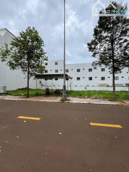 CÒN DUY NHẤT 1 LÔ ÂN PHÚ ĐỐI DIỆN HOA VIÊN CHỈ 3 TỈ
