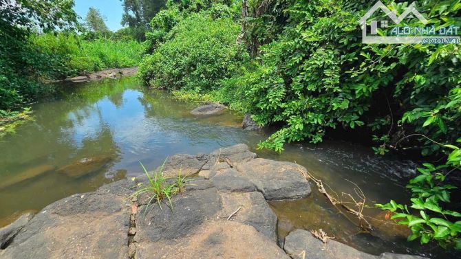 Bán lô đất nghĩ dưỡng view suối lớn, có thổ cư, 2100m2