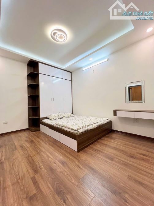 BÁN NHÀ TT CẦU GIẤY 30M² – 5 TẦNG – 7.85 TỶ – MẶT TIỀN RỘNG – NỘI THẤT SANG