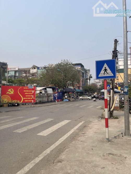 Bán nhà Đường Dương Quảng Hàm, Cầu Giấy, 2 thoáng, 65m2, ở hoặc thuê căn hộ, 15.9 tỷ